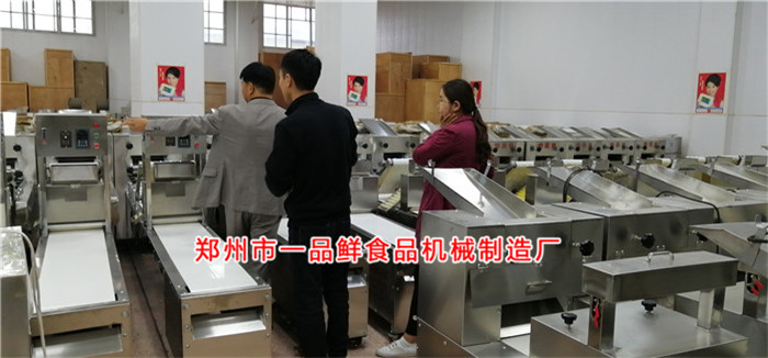 南阳客户考察烩面机
