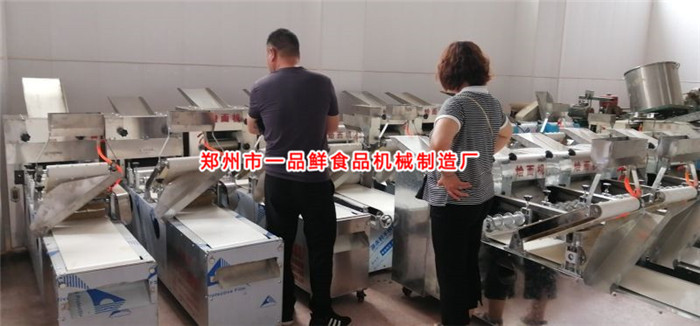 开封客户考察烩面机