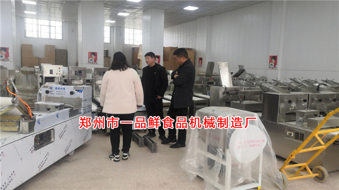 客户考察多功能拉条机