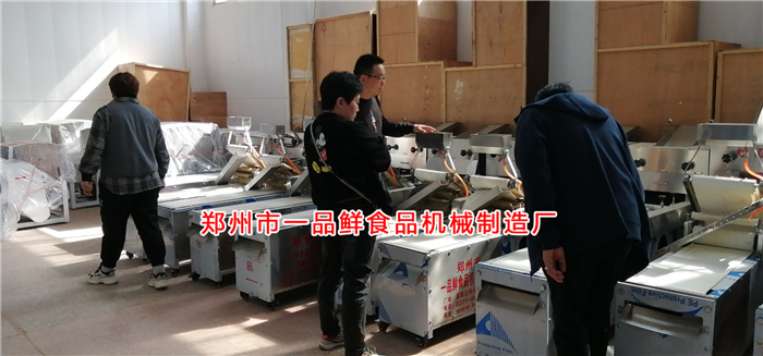 长子县客户考察烩面机